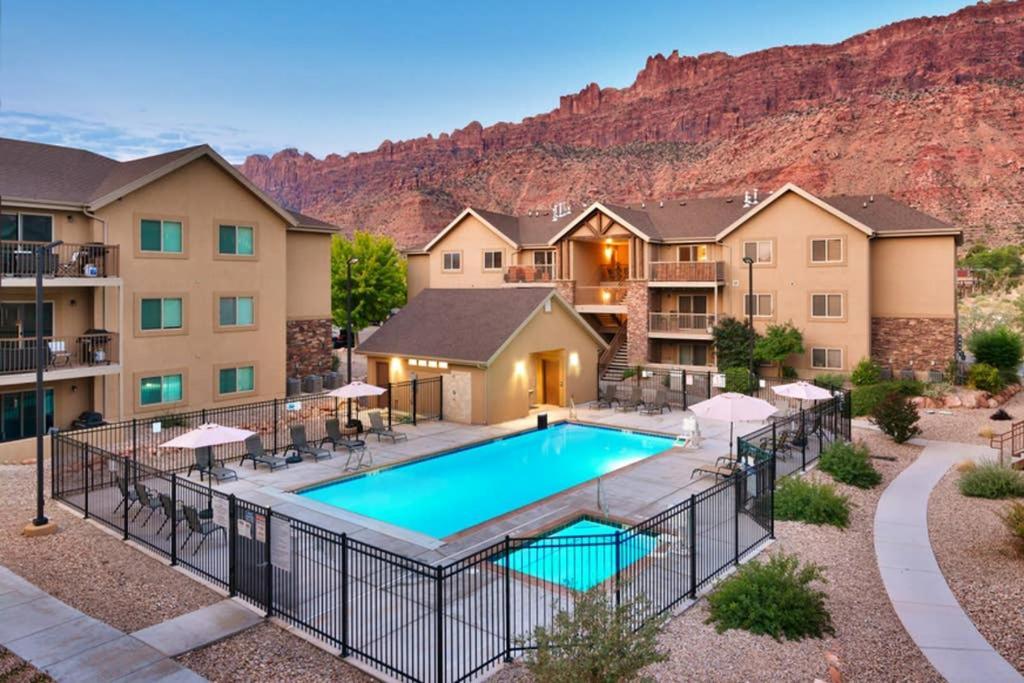 5D New Redcliff Condo, Pool & Hot Tub Моаб Экстерьер фото
